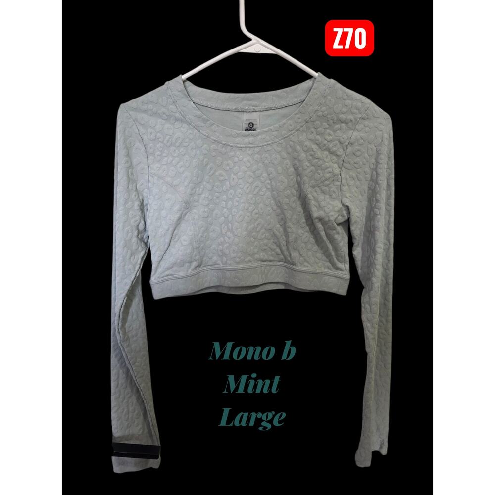 Z70 * Mono b Crop top cut out long sleeve Shirt
Mint
Large
